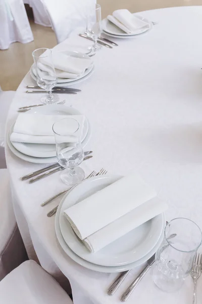 Table Mariage Avec Appareils Nappe Blanche — Photo