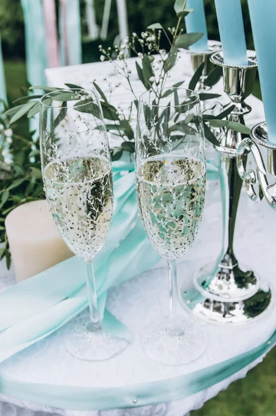 Wedding Bouquet Blue Candles Candlestick Glasses Champagne — 스톡 사진
