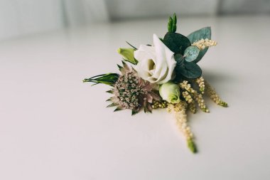 Bir buket güzel çiçek.