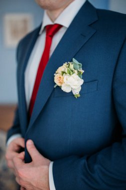 Bir toplantı gelinle damat hazırlanması.