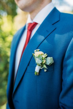 Bir toplantı gelinle damat hazırlanması.