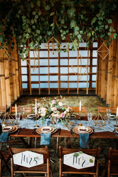 Wedding table decoration. Wooden arbor.