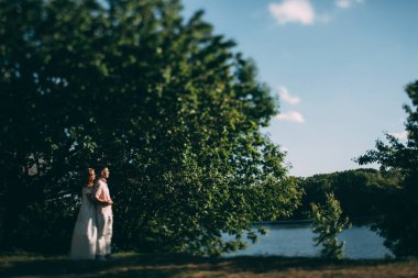 Gelin ve damat arasında romantik bir toplantı