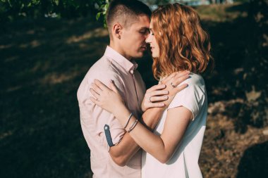 Gelin ve damat arasında romantik bir toplantı