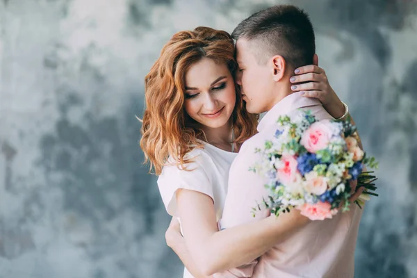 Man Met Het Meisje Liefhebbers Studio — Stockfoto