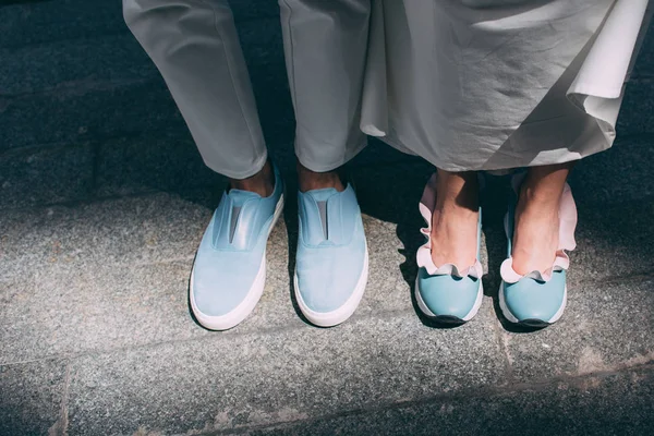 Blauwe Schoenen Poten Jongen Meisje — Stockfoto