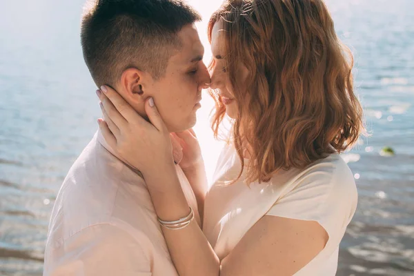 Romantico Incontro Tra Gli Sposi — Foto Stock