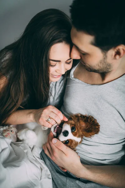 Une Séance Photo Homme Une Fille Dans Environnement Familial Confortable — Photo