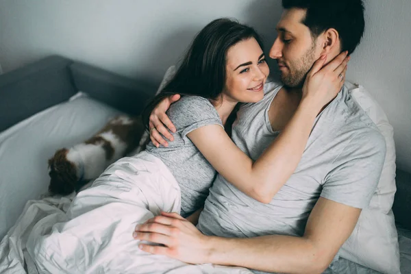 Een Fotosessie Voor Een Jongen Een Meisje Een Gezellige Huiselijke — Stockfoto