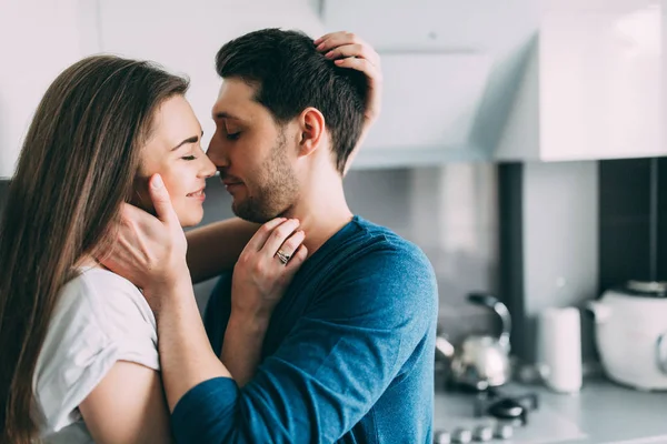 Foto Session Chlap Dívka Útulném Domácím Prostředí — Stock fotografie