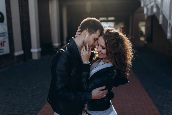 Avond Fotosessie Van Een Mooie Jonge Paar — Stockfoto