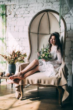 Sabah gelin. Boudoir gelinin. Düğün hazırlıkları. Stüdyo.