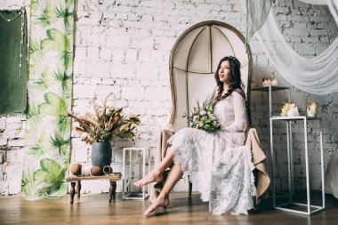 Sabah gelin. Boudoir gelinin. Düğün hazırlıkları. Stüdyo.