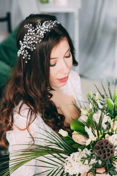 Sabah gelin. Boudoir gelinin. Düğün hazırlıkları. Stüdyo.