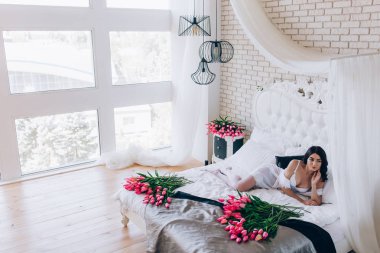 Sabah gelin. Boudoir gelinin. Düğün hazırlıkları.