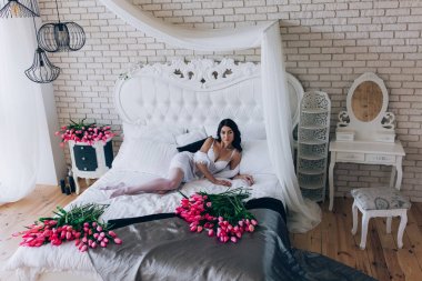 Sabah gelin. Boudoir gelinin. Düğün hazırlıkları.