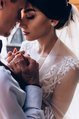 Gölet yeni evliler akşam yürüyüşü.