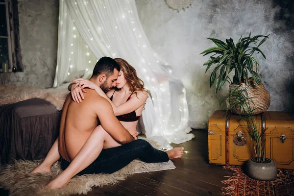 genç bir çift romantik akşam.