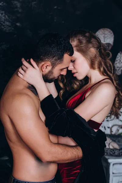genç bir çift romantik akşam.