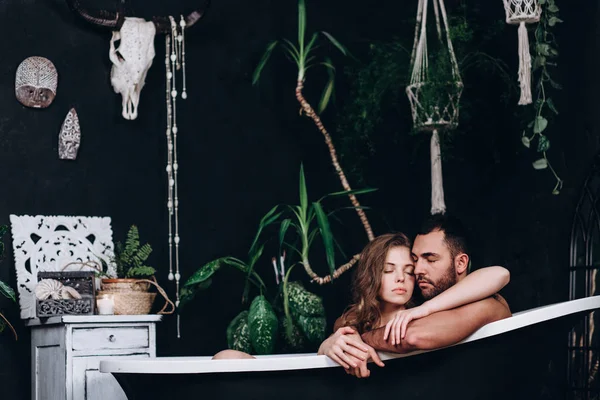 Los Placeres Amorosos Una Joven Pareja Casada Baño — Foto de Stock