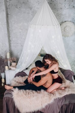 genç bir çift romantik akşam.