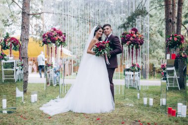 Yeni evliler birbirlerine sadık kalmaya söz veriyorum.