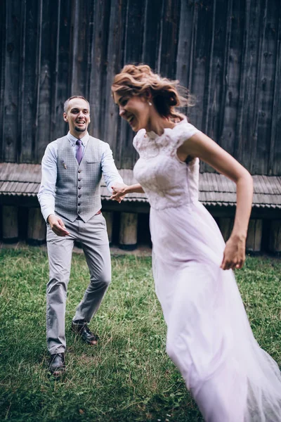 Newlyweds Dance Have Fun Outdoors — Stock Photo, Image