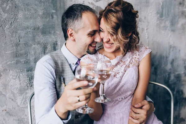 Sessão Fotográfica Dos Recém Casados Estúdio — Fotografia de Stock