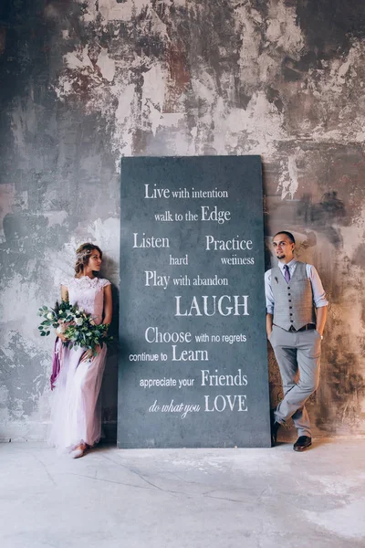 Sessão Fotográfica Dos Recém Casados Estúdio — Fotografia de Stock