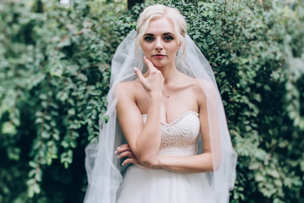 Vorbereitung Der Braut Auf Die Bevorstehende Hochzeit — Stockfoto