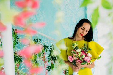 Sabah gelin. Gelin yaklaşan düğün için hazırlanıyor.