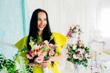 Sabah gelin. Gelin yaklaşan düğün için hazırlanıyor.