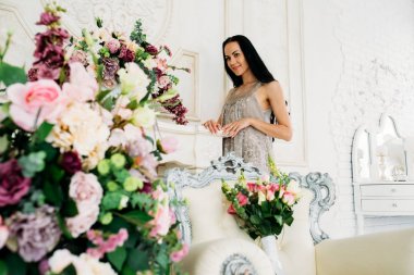 Sabah gelin. Gelin yaklaşan düğün için hazırlanıyor.