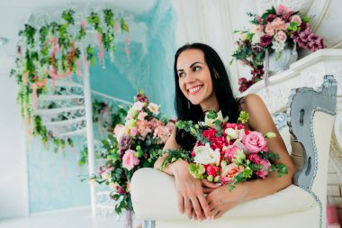 Sabah gelin. Gelin yaklaşan düğün için hazırlanıyor.