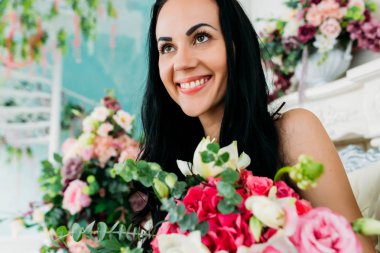 Sabah gelin. Gelin yaklaşan düğün için hazırlanıyor.