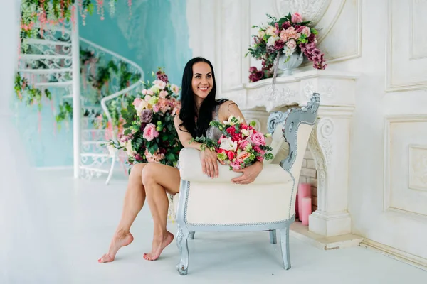 Sabah gelin. Gelin yaklaşan düğün için hazırlanıyor.