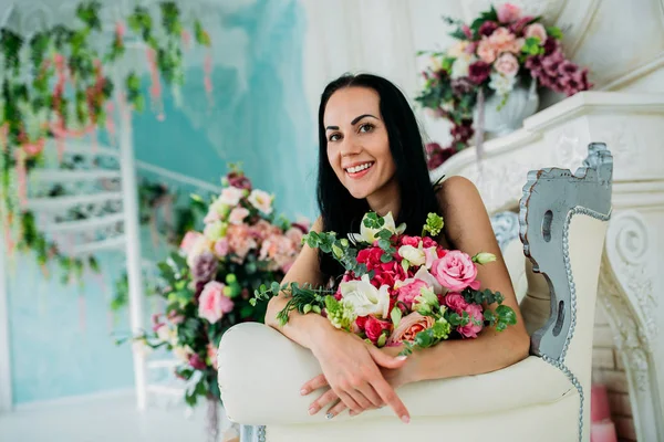 Sabah gelin. Gelin yaklaşan düğün için hazırlanıyor.