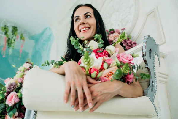 Sabah gelin. Gelin yaklaşan düğün için hazırlanıyor.