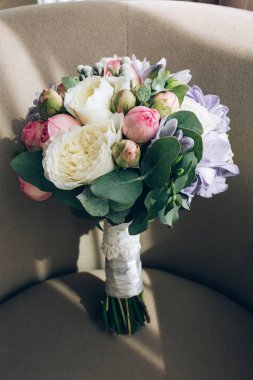 Gül düğün buketi.