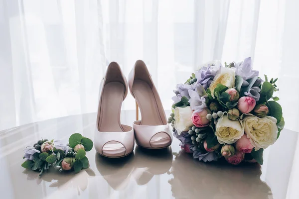 Aksesoris Dari Pengantin Wanita Sepatu Pengantin — Stok Foto