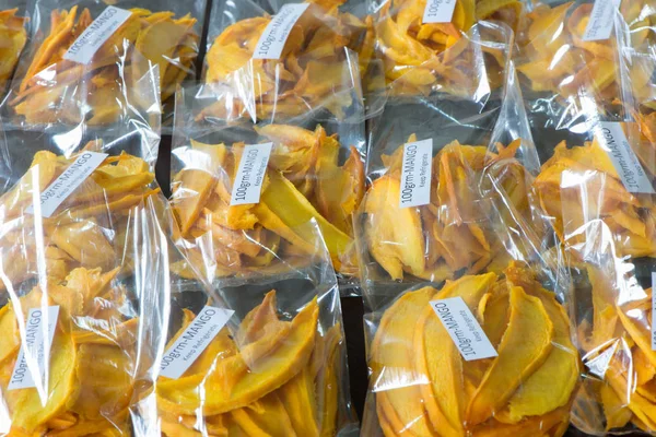 Упаковка природных обезвоженных манго Стоковое Изображение