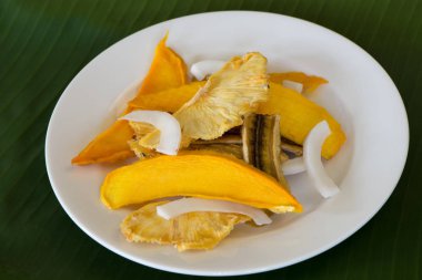 Kurutulmuş meyve karışık