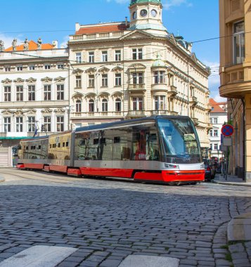 Köprüdeki yeni tramvay.