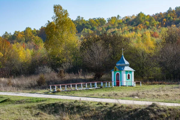 Piccola Cappella Vicino Alla Foresta Autunnale Ucraina Europa Orientale — Foto Stock