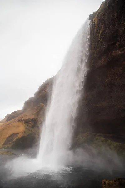 Водопад Сельджаландсфосс на юге Исландии — стоковое фото