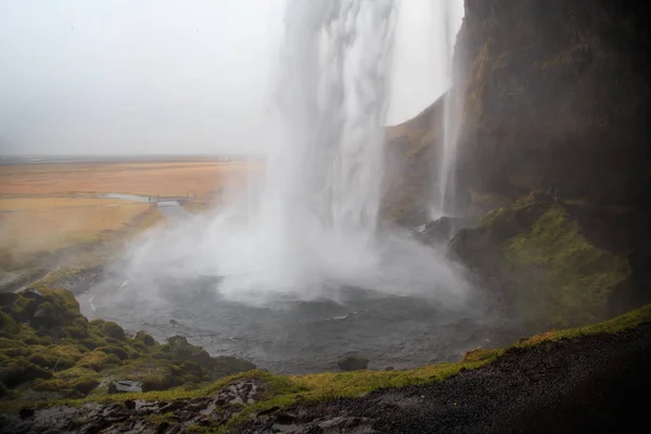 冰岛南部的 seljalandsfoss 瀑布 — 图库照片