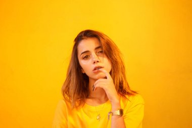 Genç şık kıyafeti 