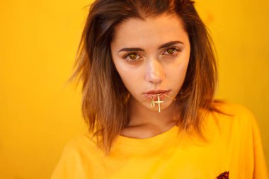 Genç şık kıyafeti 