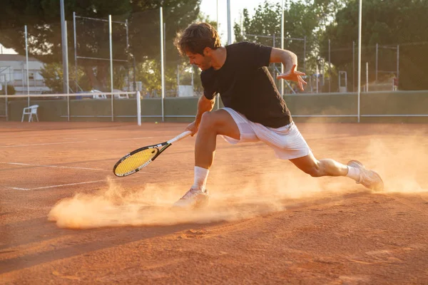 Sahada profesyonel tenis oyuncusu 