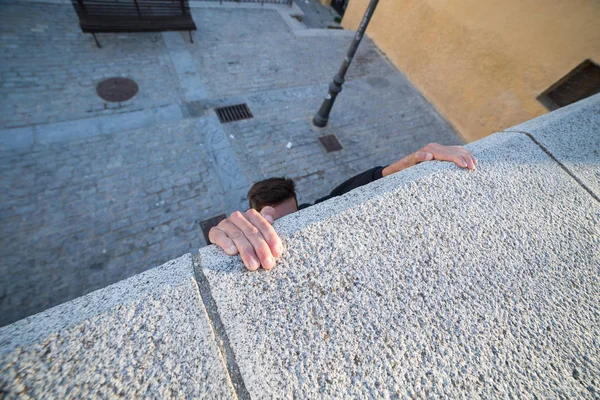 Young Man Hanging Wall Hands Trying Climb While Doing Parkour — Stock Photo, Image